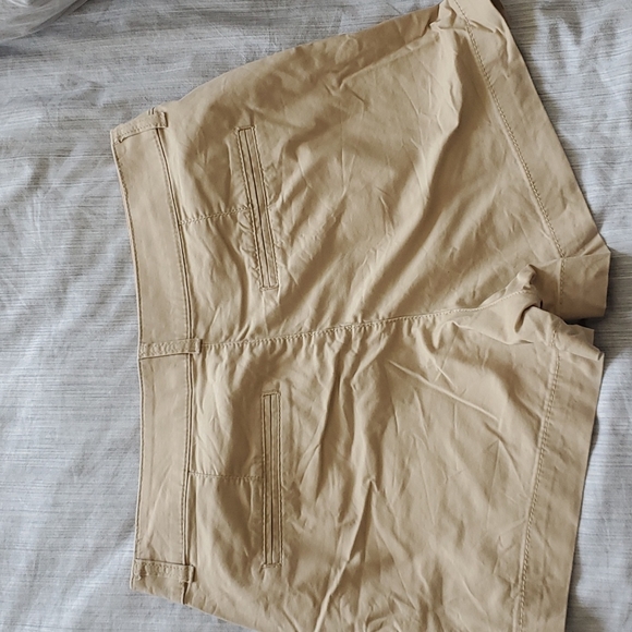 Old Navy High Rise Khaki Shorts - Picture 6 of 9